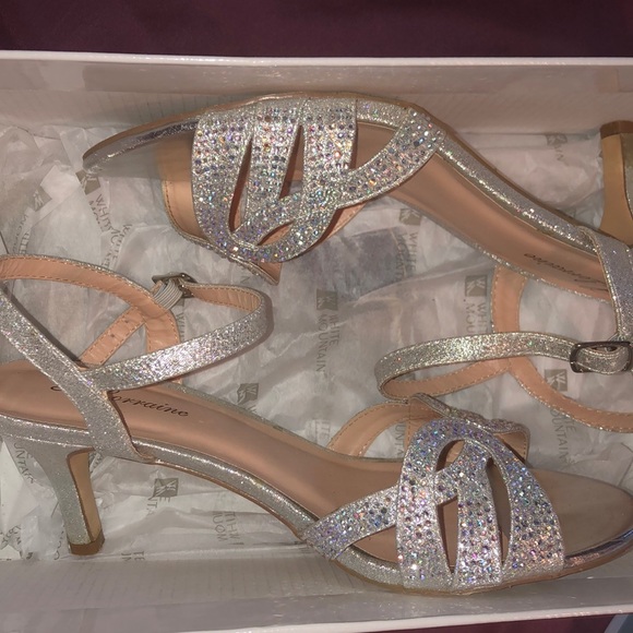 Silver Heels - Picture 6 of 6